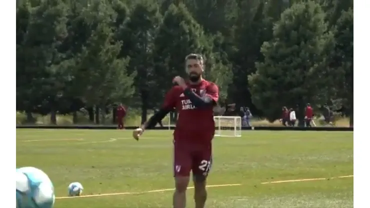 El momento del pelotazo de Pratto.