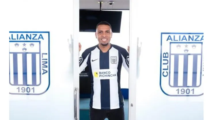 Alexi Gómez fue oficializado el domingo por Alianza Lima.