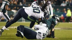 La increíble justificación de los oficiales al golpe de Jadeveon Clowney sobre Carson Wentz.