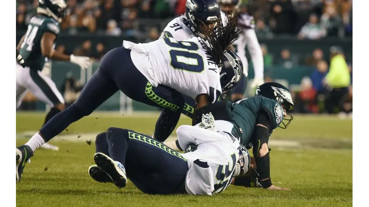 La increíble justificación de los oficiales al golpe de Jadeveon Clowney sobre Carson Wentz.