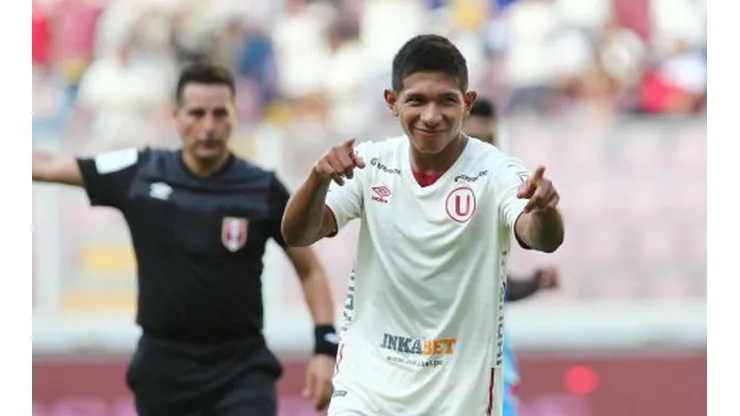 Flores debutó en Universitario de Deportes.