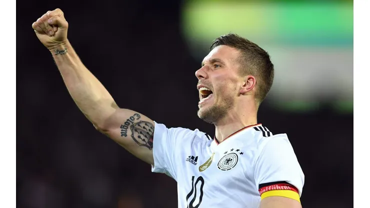 Así es imposible: el sueldo que quiere Podolski en Monterrey