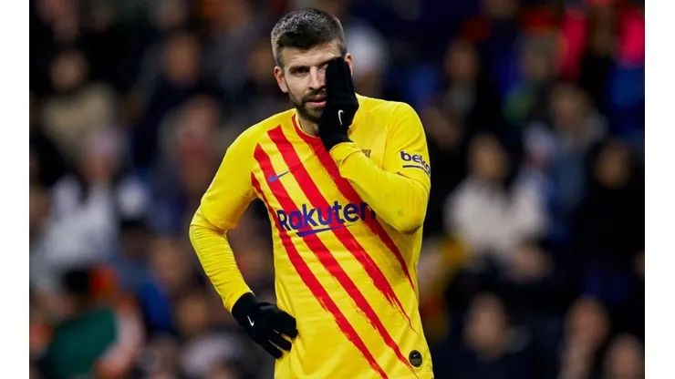 Sancionarán a Espanyol por los insultos que recibió Piqué durante el derbi