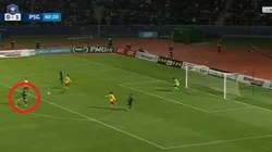 La resolución de Edinson Cavani.