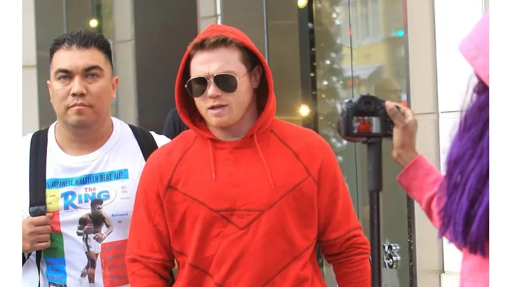 Canelo sí que sabe pasarla bien.