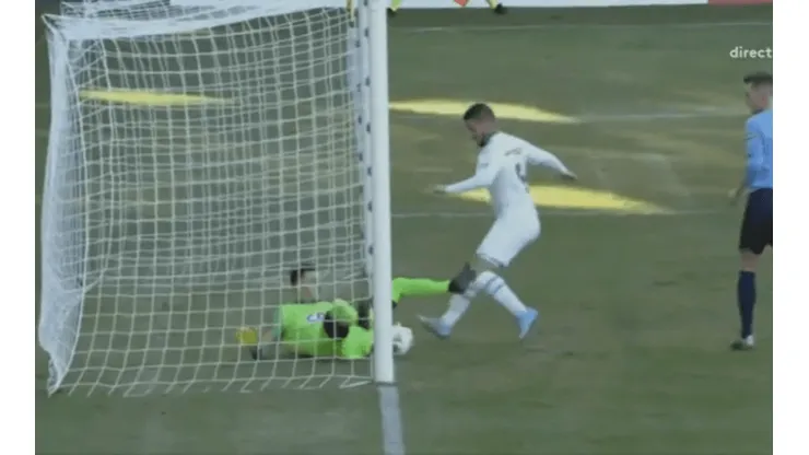 Pobre Pipa: nadie puede entender el gol que le anularo a Benedetto