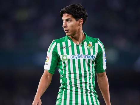 No tienen memoria: los hinchas del Betis aniquilaron a Diego Lainez por 20 minutos de juego