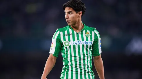 Diego Lainez venía de hacer buenas presentaciones, pero lo aniquilaron por 20 minutos irregulares.