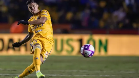 Carlos Salcedo fue ofrecido al Olympique de Marsella y podría seguir su carrera en Francia.