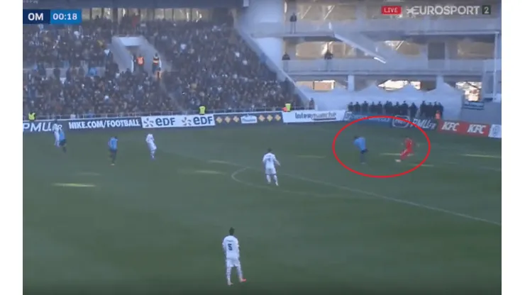 Diaby presionó al arquero del Marsella y anotó un gol insólito