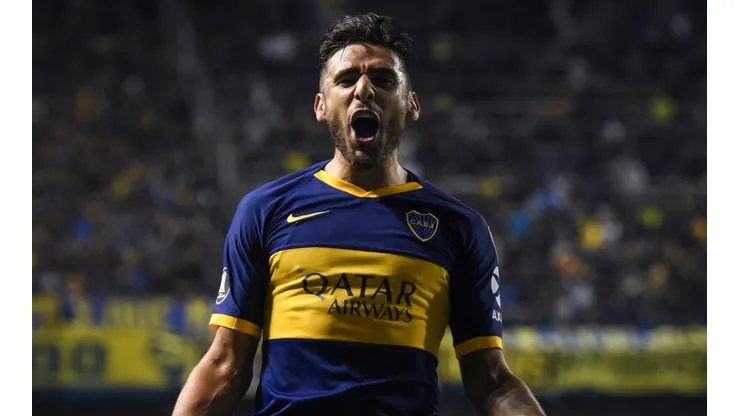 Eduardo Salvio festejando un gol en Boca.