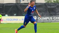Carlos Garcés con la camiseta de Delfín.