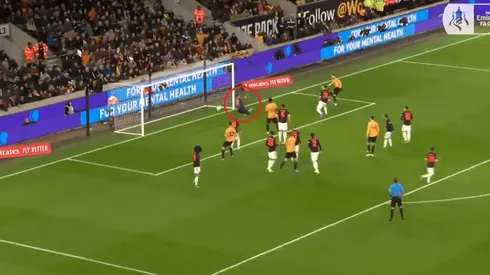 Sergio Romero metió un atajadon para salvar al Manchester United