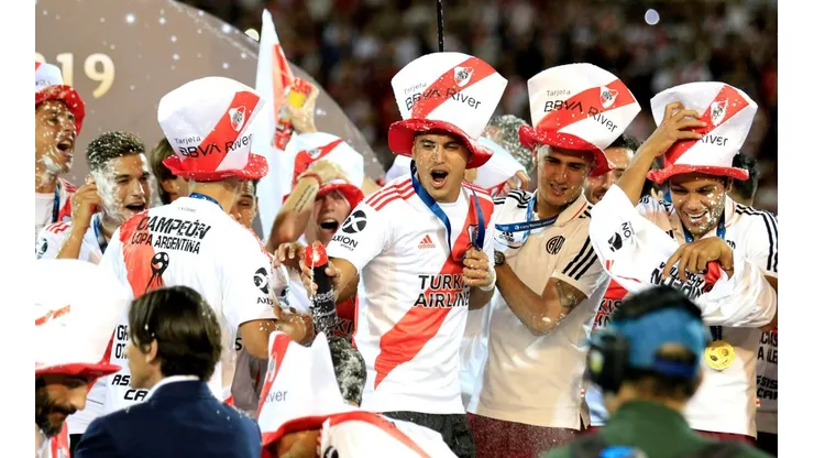 Foto de Exequiel Palacios campeón con River.