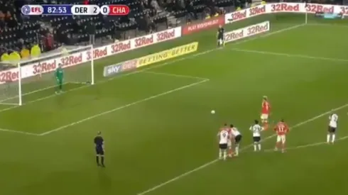 Súper pancho: así patea los penales Taylor, del Charlton