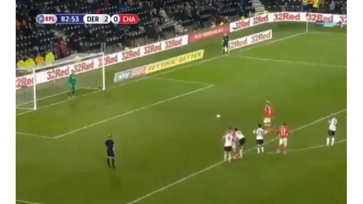 Súper pancho: así patea los penales Taylor, del Charlton