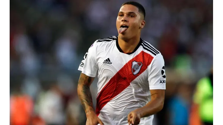 Alivio en River: los estudios cardíacos le dieron bien a Juanfer Quintero