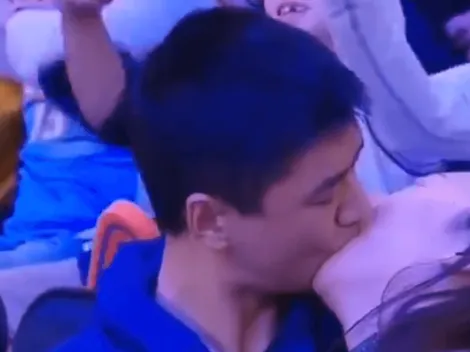 Vídeo: pareja se roba todas las miradas en la Kiss Cam