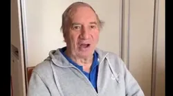 El saludo del gran Carlos Bilardo.