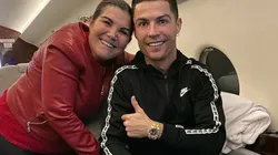 Cristiano subió una foto de fin de año con su madre y lució su nuevo look