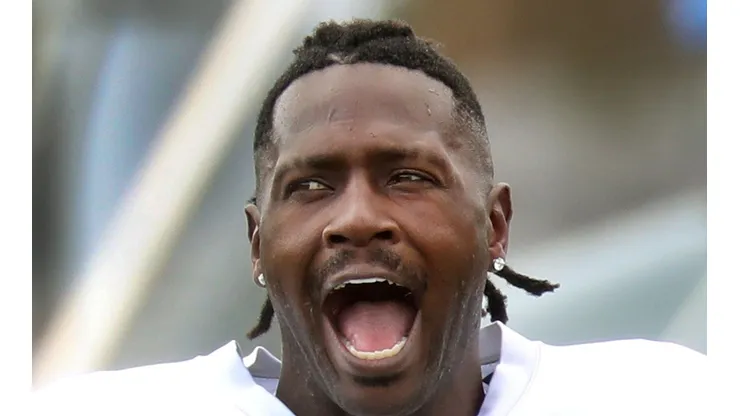No aprende: Antonio Brown destrozó a dos ex compañeros en Twitter