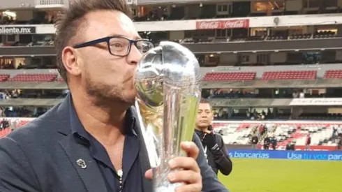 El Turco y el deseado beso a la copa. (Foto: Karina Bobadilla)