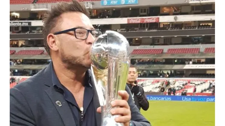 El Turco y el deseado beso a la copa. (Foto: Karina Bobadilla)