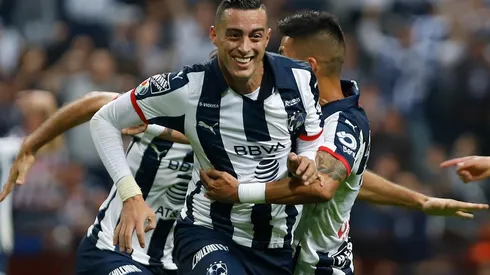 Funes Mori también quería su foto durmiendo con la copa