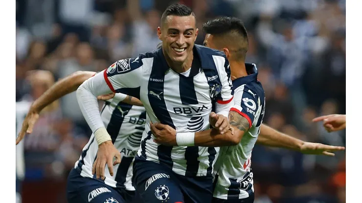 Funes Mori también quería su foto durmiendo con la copa