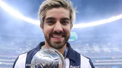 Rodolfo Pizarro con la copa