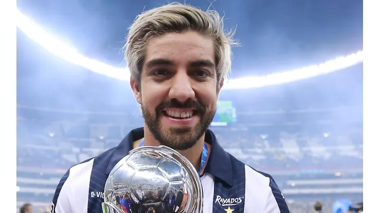 Rodolfo Pizarro con la copa