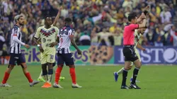 El VAR intervino y el árbitro anuló el segundo gol del América