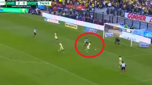 Funes Mori la empujó abajo del arco y todo se va al alargue