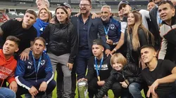 Mohamed deliró con su familia en pleno campo del Azteca