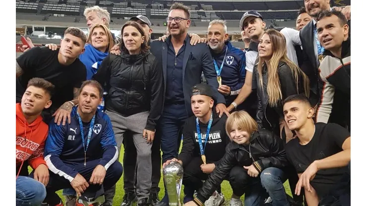 Mohamed deliró con su familia en pleno campo del Azteca