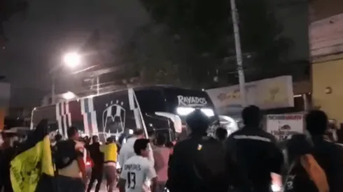 Clima caliente: la afición de América agredió al camión de Rayados