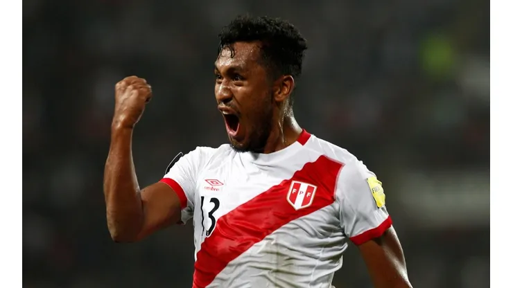 Renato Tapia con la Selección Peruana.