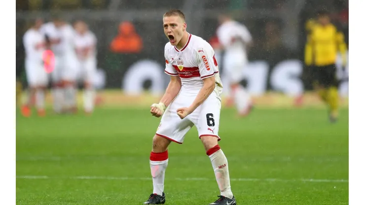 Santiago Ascacíbar con la camiseta de Stuttgart.