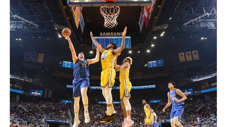 Luka Doncic no suelta el pie del acelerador y sigue guiando a los Mavericks.