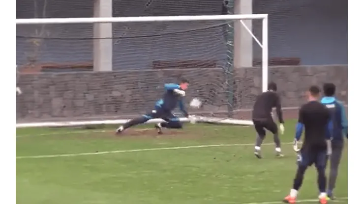 Como en los viejos tiempos: impresionante atajada de Robert Siboldi en el entrenamiento de Cruz Azul