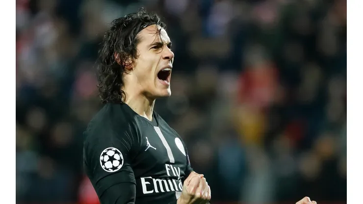 Edinson Cavani festejando un gol en Paris Saint-Germain.