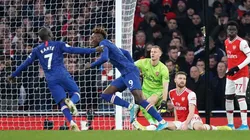Arsenal ganaba el Derby pero Chelsea lo dio vuelta a cuatro del final