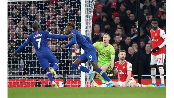 Arsenal ganaba el Derby pero Chelsea lo dio vuelta a cuatro del final