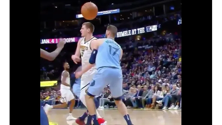 Nikola Jokic y su pase mágico