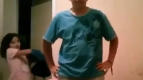 Video viral: su hermano se hizo el diabólico y ella lo puso en su lugar