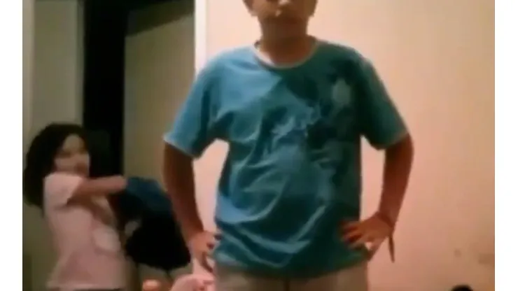 Video viral: su hermano se hizo el diabólico y ella lo puso en su lugar