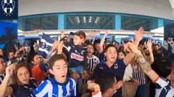Locura total en la despedida a Rayados en el aeropuerto