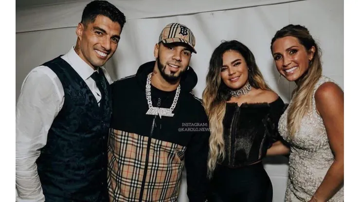 Foto de Anuel con Karol y los protagonistas de la boda.