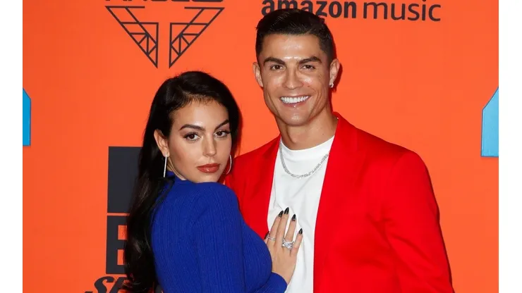 Georgina subió una foto junto a Cristiano: "No haremos el amor, él nos hará"