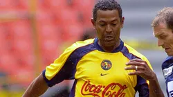 El Negro Santos disfruta de comentar todo lo que lee.